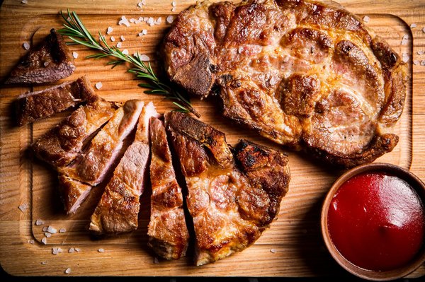 Comment cuisiner des steaks à l'américaine avec différentes sauces ?